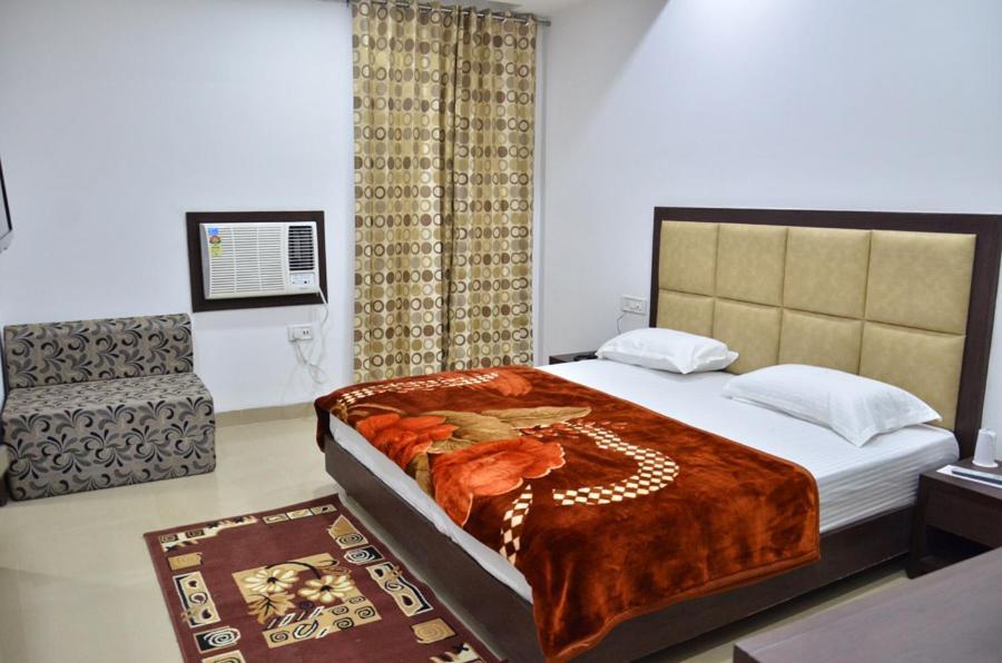 Hotel Popular อัมริตสา ภายนอก รูปภาพ