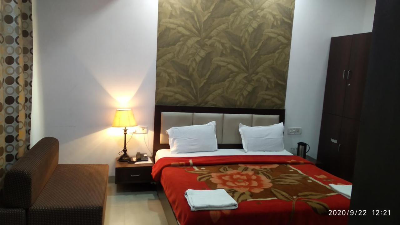 Hotel Popular อัมริตสา ภายนอก รูปภาพ